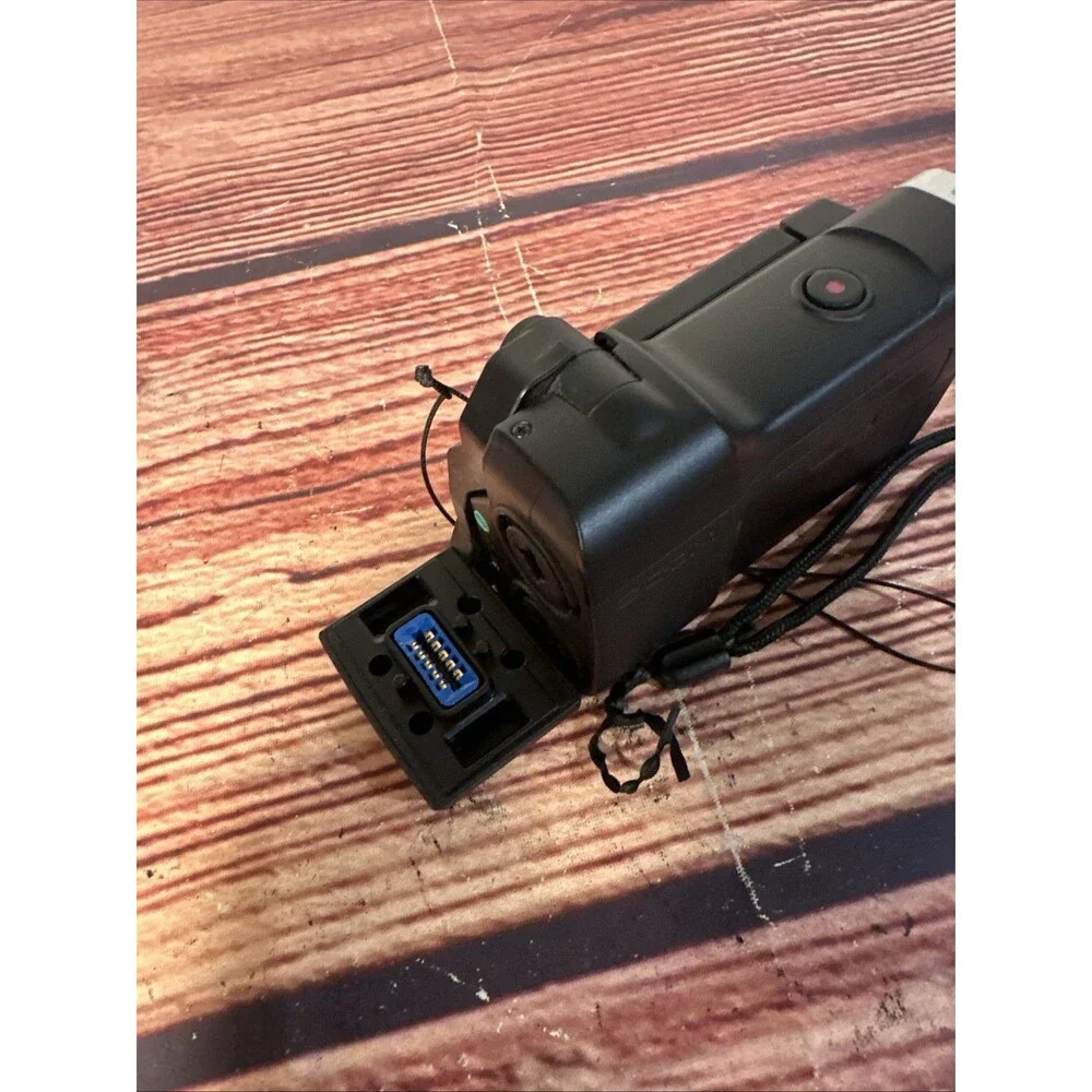 Zoom Q8 handy video recorder W/ Battery - WORKING